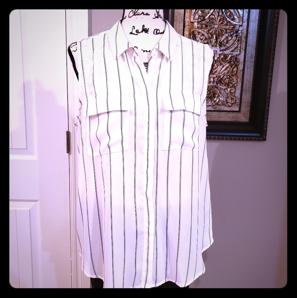 Who What Wear White Sleeveless Button-Down Shirt with Black Stripes